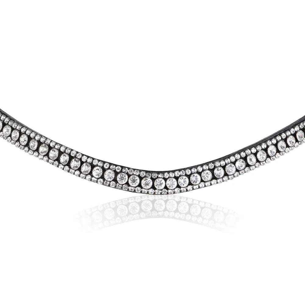 Closeup of the Lumiere Solitaire multi-dimensional crystal browband — a striking centre row of solitaire-cut Austrian stellux crystals, elegantly framed by two rows of more delicate crystals for a look that catches the light from every angle.
